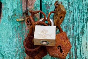 Utilisez un cadenas comme verrou à la place d'une serrure