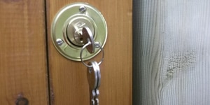 Un artisan serrurier est disponible pour un remplacement serrure encastrée irréprochable.