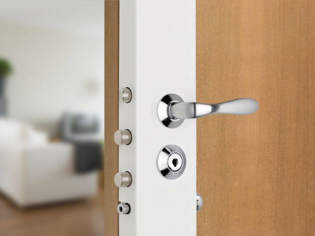 Serrurier Herblay expert en installation cornière anti-pince
